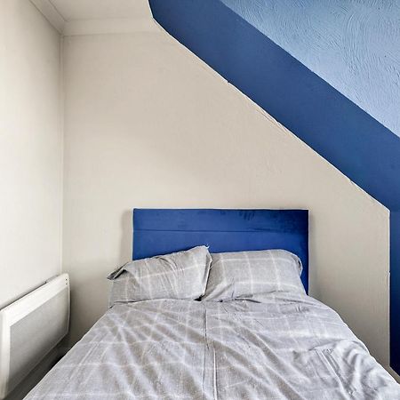 Апартаменти 2 Bed Central Hub In Medway Чатем Екстер'єр фото