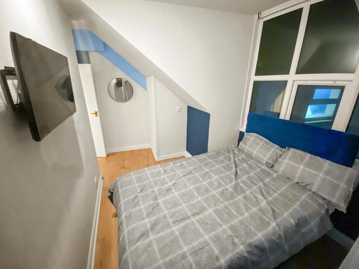 Апартаменти 2 Bed Central Hub In Medway Чатем Екстер'єр фото