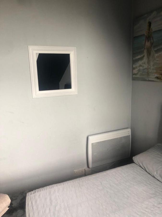 Апартаменти 2 Bed Central Hub In Medway Чатем Екстер'єр фото